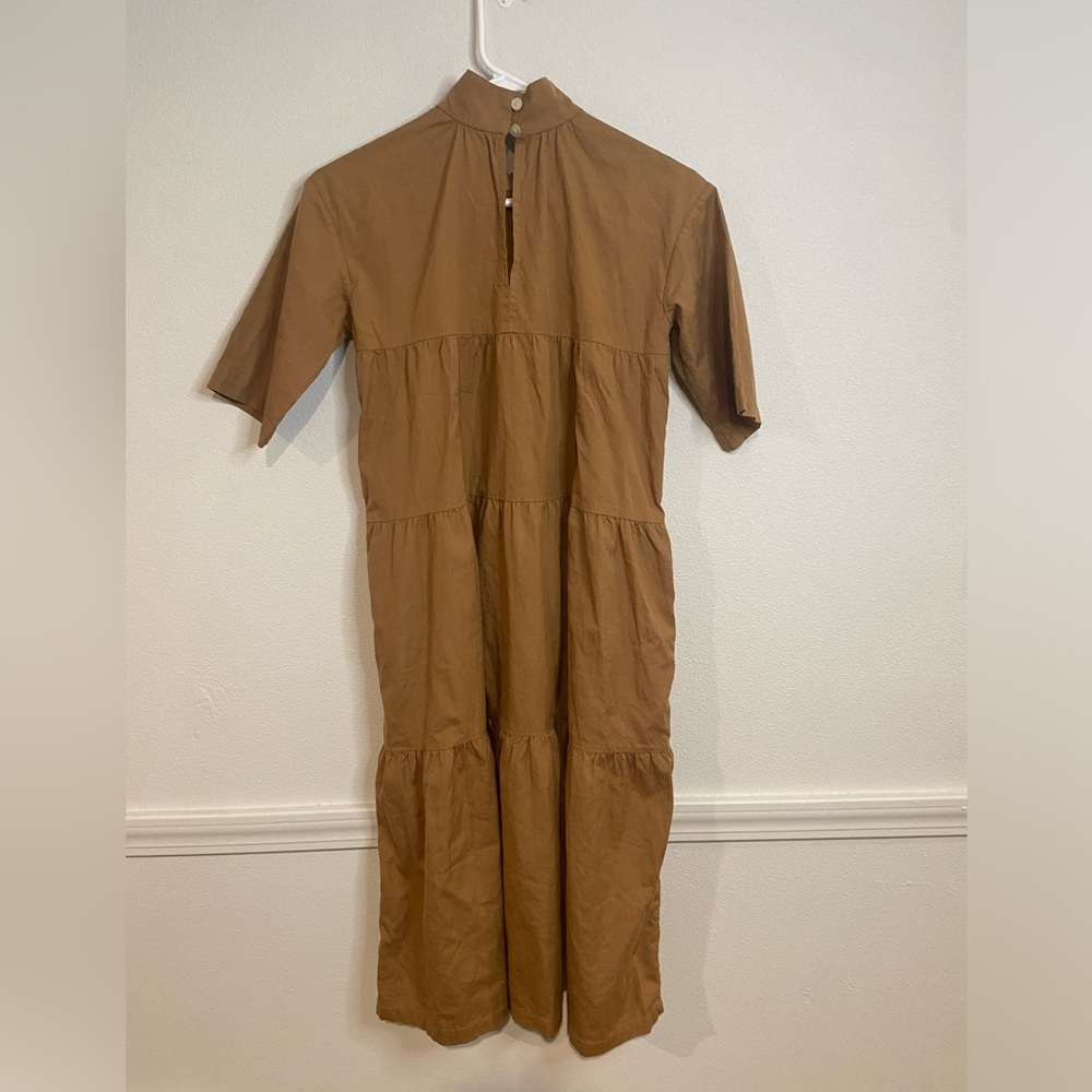 Everlane The Tiered Midi Dress Cotton Mock Neck Short Sleeve Tan Women Runs Big - Picture 4 of 7